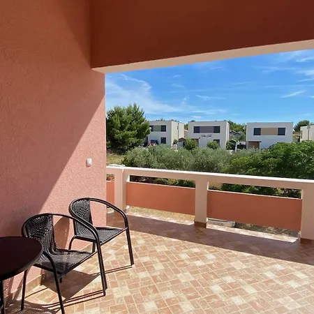 Jim Apartment Vir